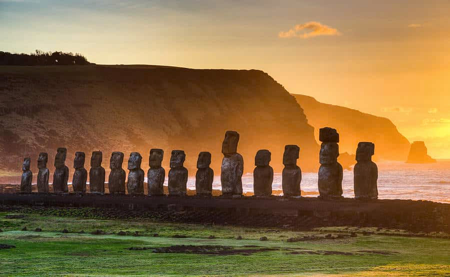 (+12 años) Amanecer en Ahu Tongariki